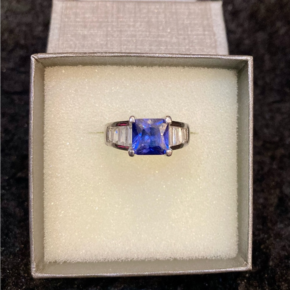 Elegant Blue Gemstone Ring